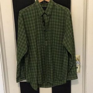 Large mens Van Heusen button up shirt.